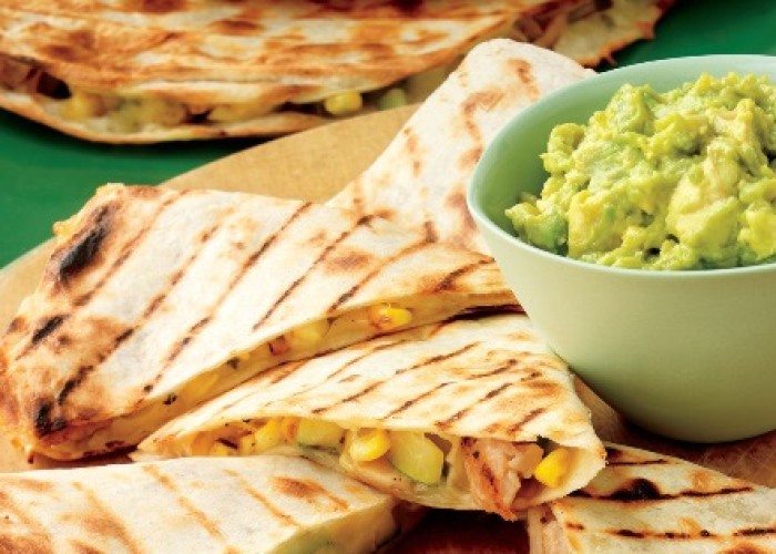 Hähnchen-Gemüse-Quesadillas mit Guacamole