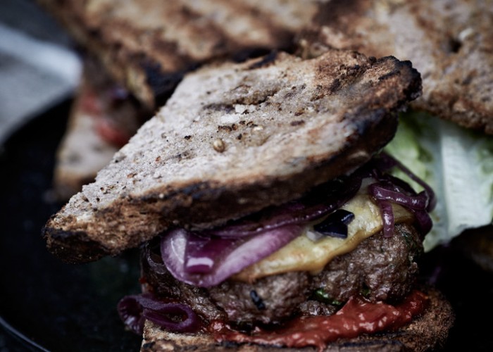 Parmesan-Landbrot Burger